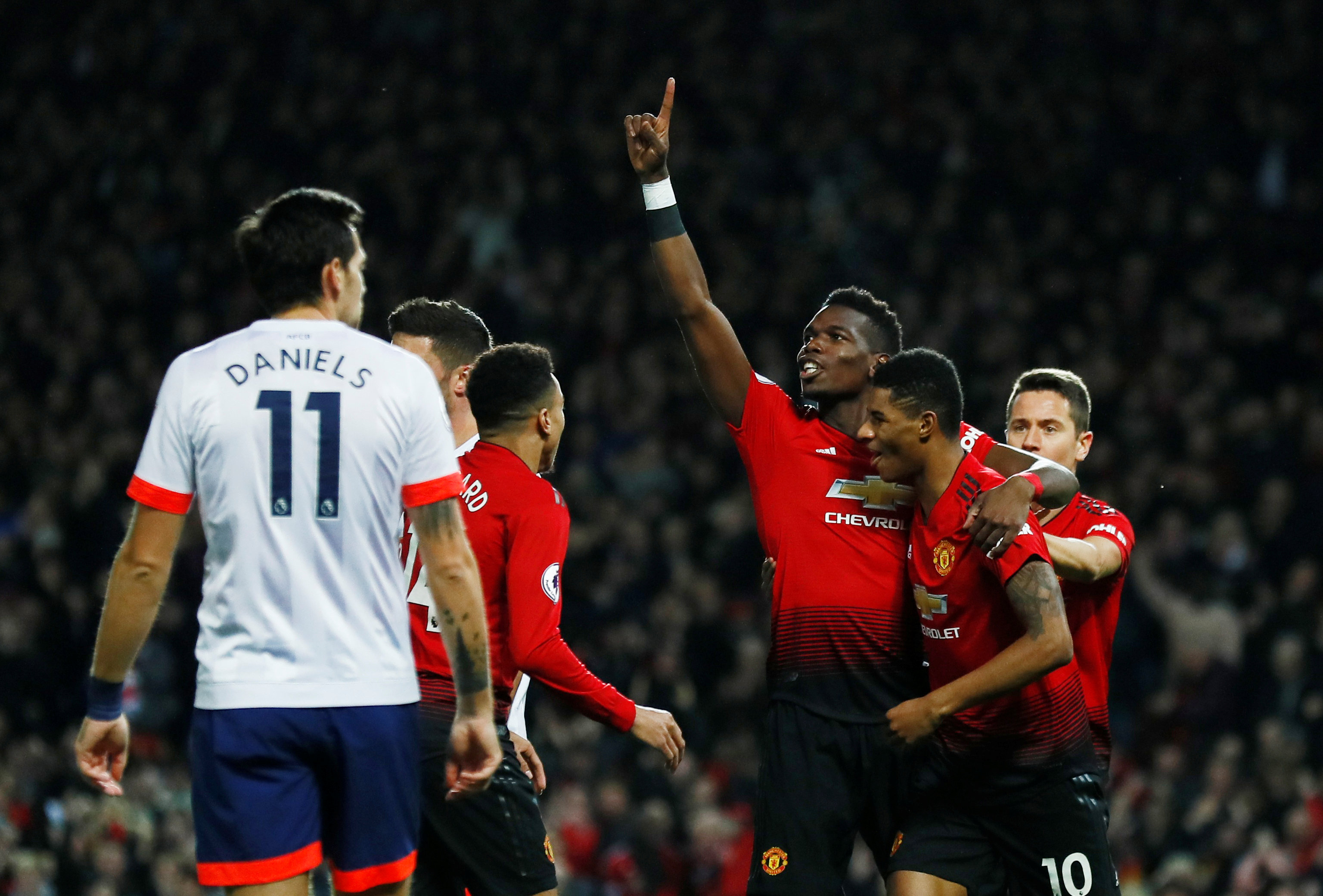 他们通过素 他们通过素